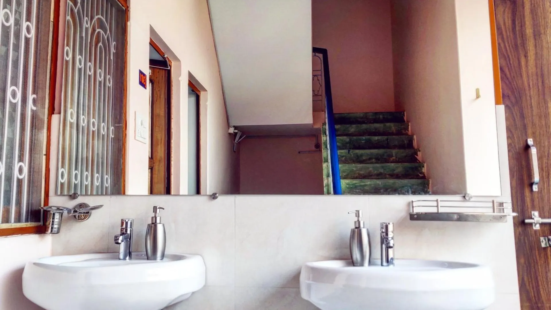 Live Free Hostel Varanasi